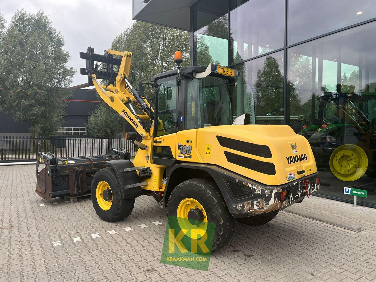 Chargeuse sur pneus V100 shovel Yanmar