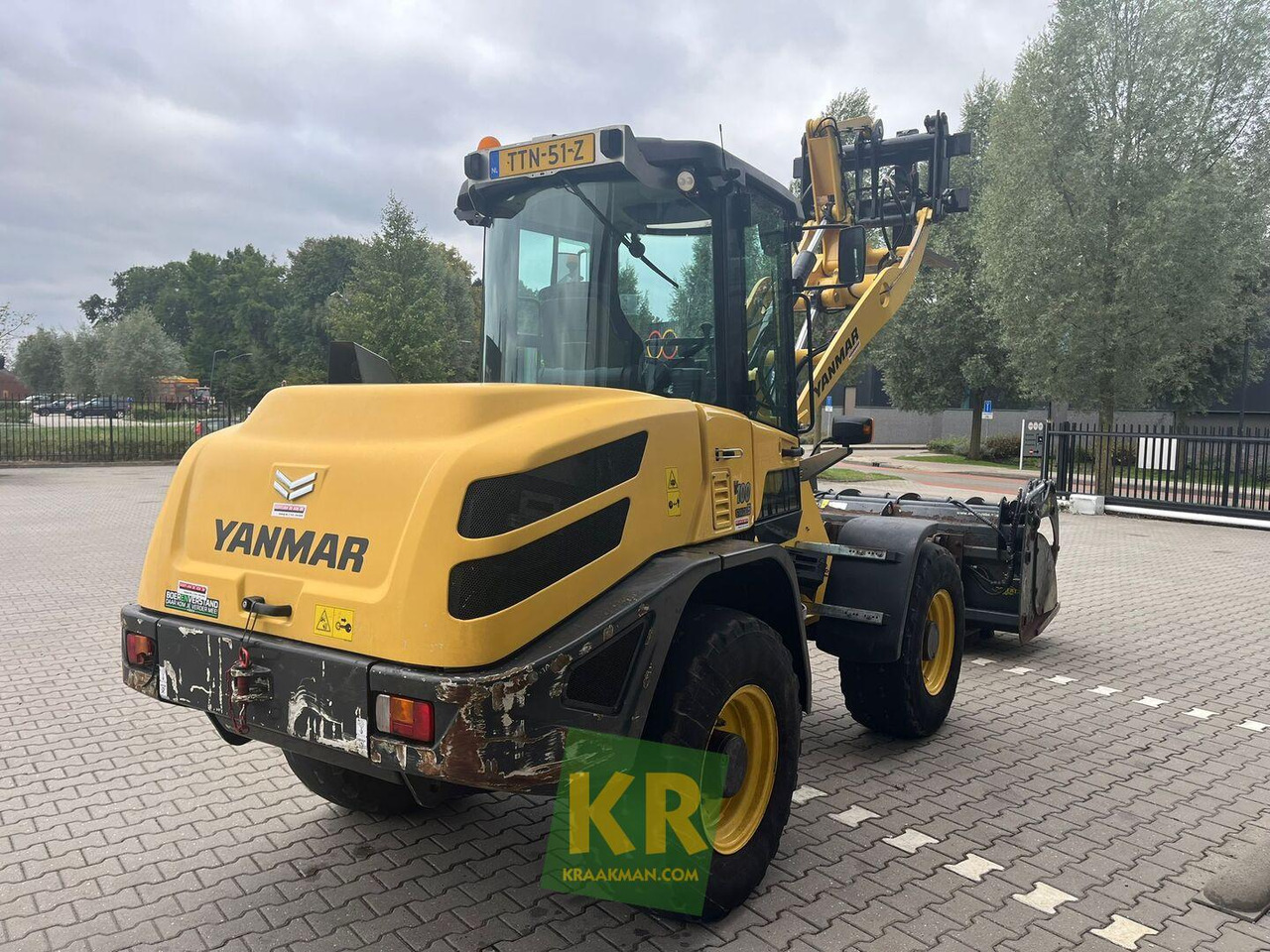 Chargeuse sur pneus V100 shovel Yanmar