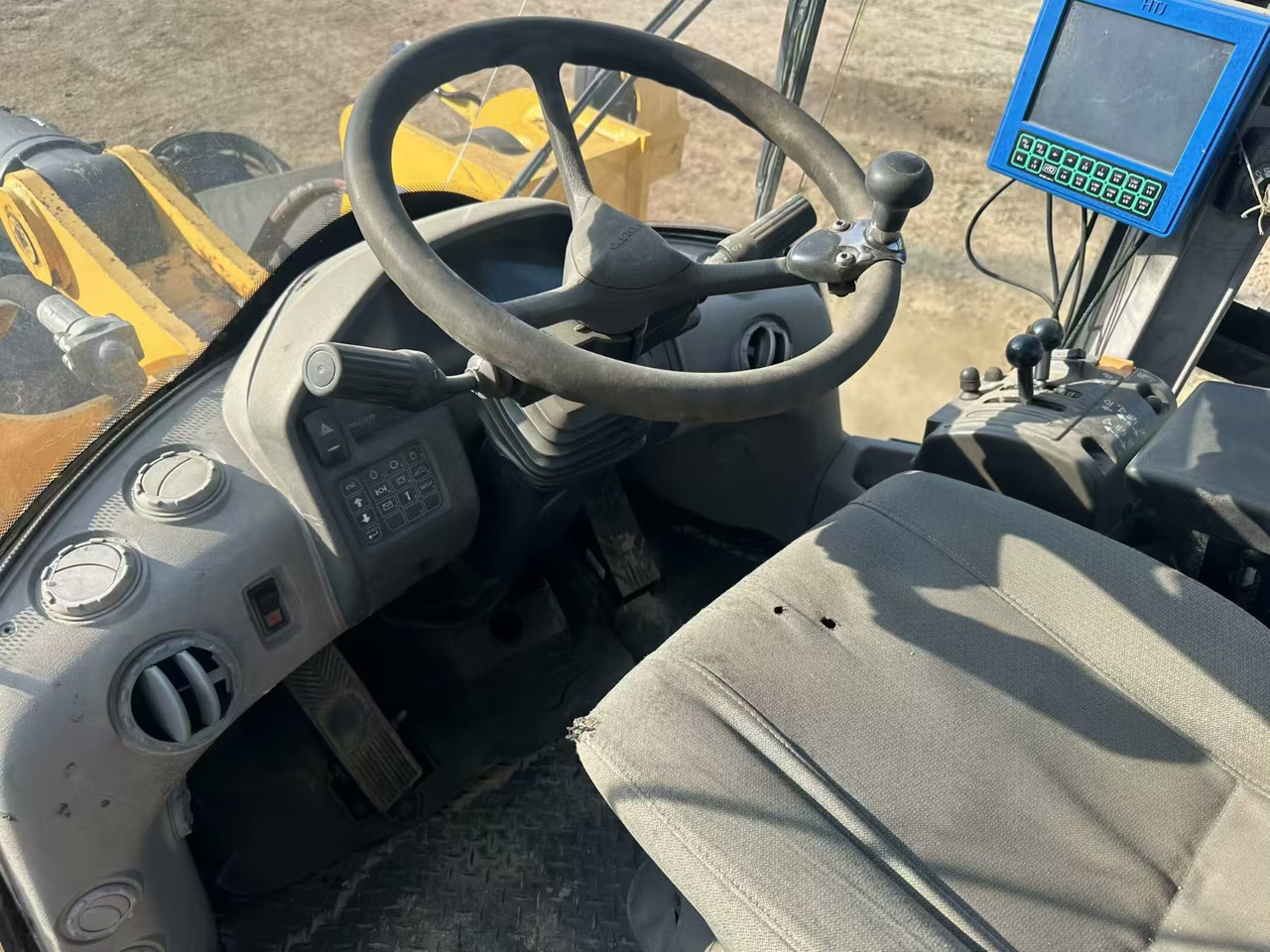 Chargeuse sur pneus VOLVO 105L