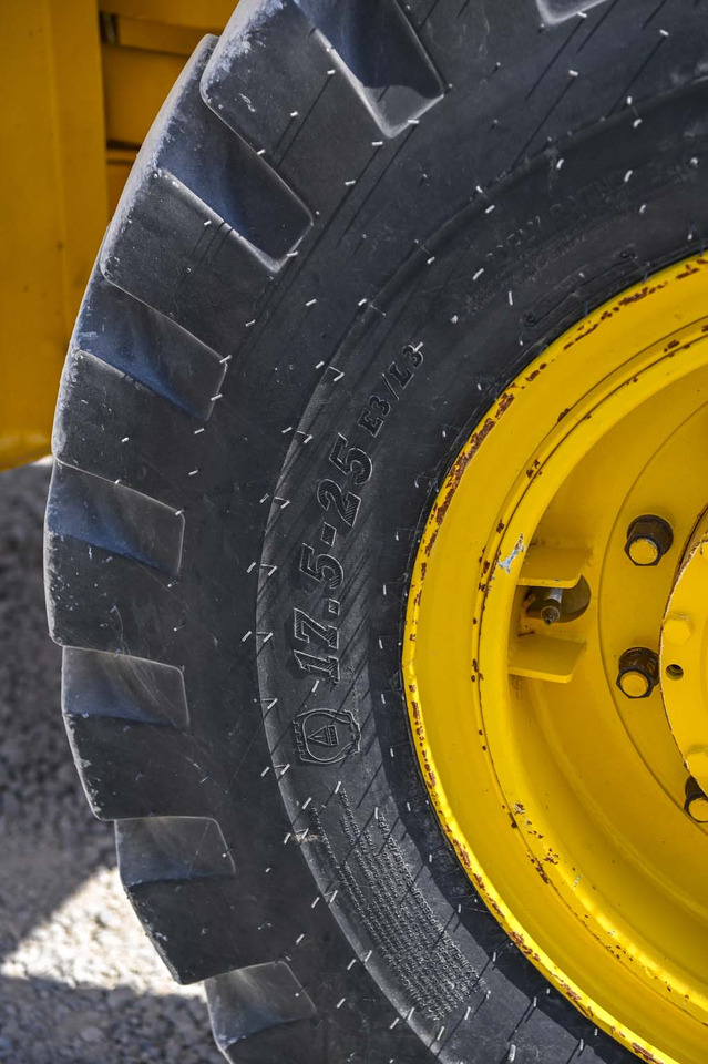 Chargeuse sur pneus VOLVO BM4300