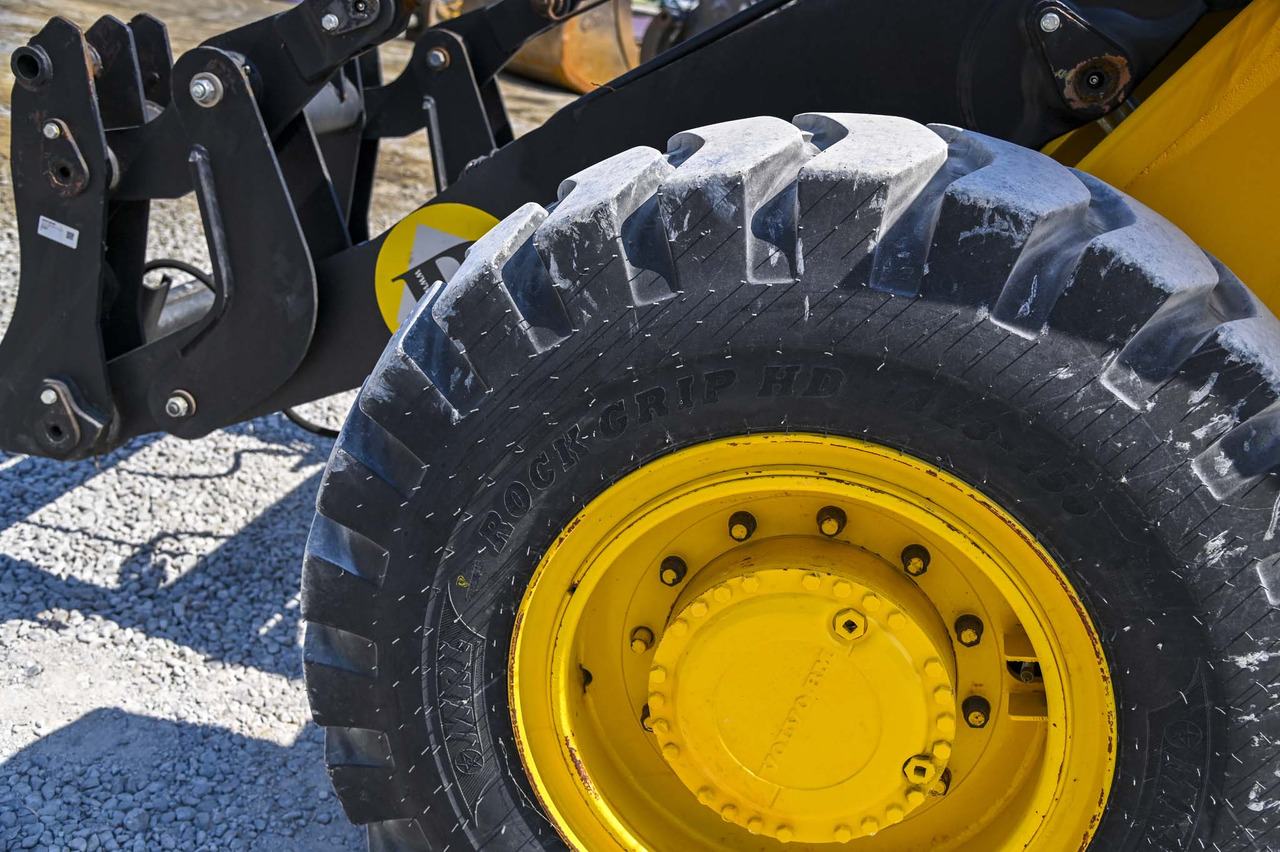 Chargeuse sur pneus VOLVO BM4300