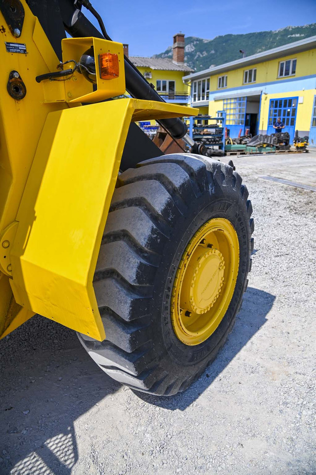 Chargeuse sur pneus VOLVO BM4300