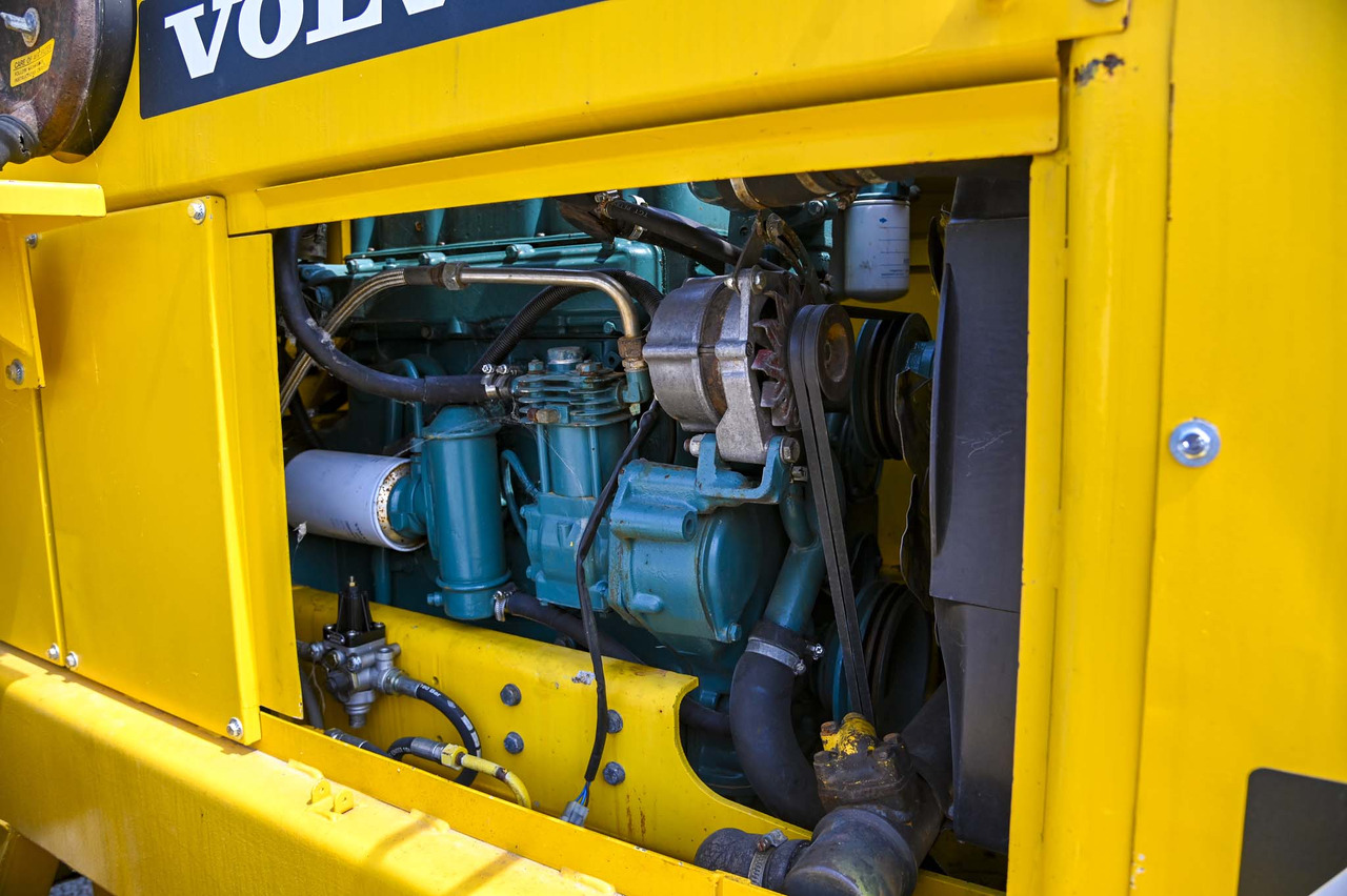 Chargeuse sur pneus VOLVO BM4300