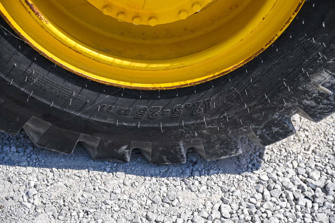 Chargeuse sur pneus VOLVO BM4300