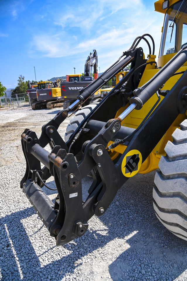 Chargeuse sur pneus VOLVO BM4300