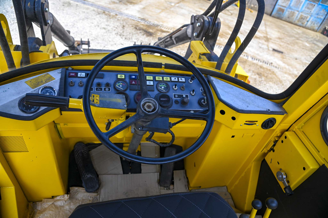 Chargeuse sur pneus VOLVO BM4300