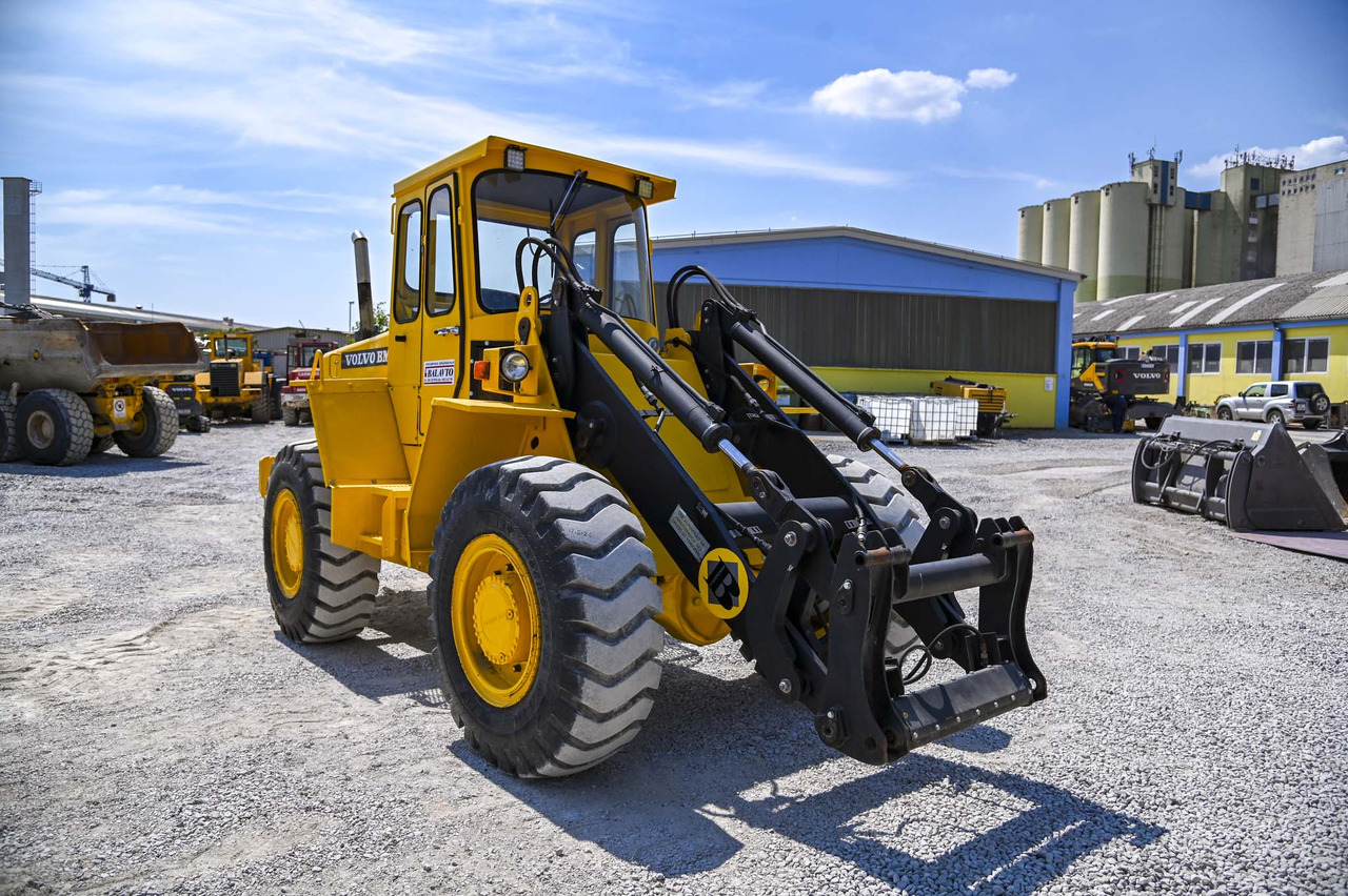 Chargeuse sur pneus VOLVO BM4300