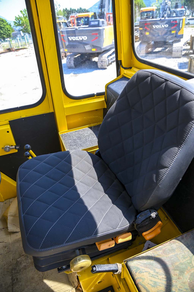 Chargeuse sur pneus VOLVO BM4300