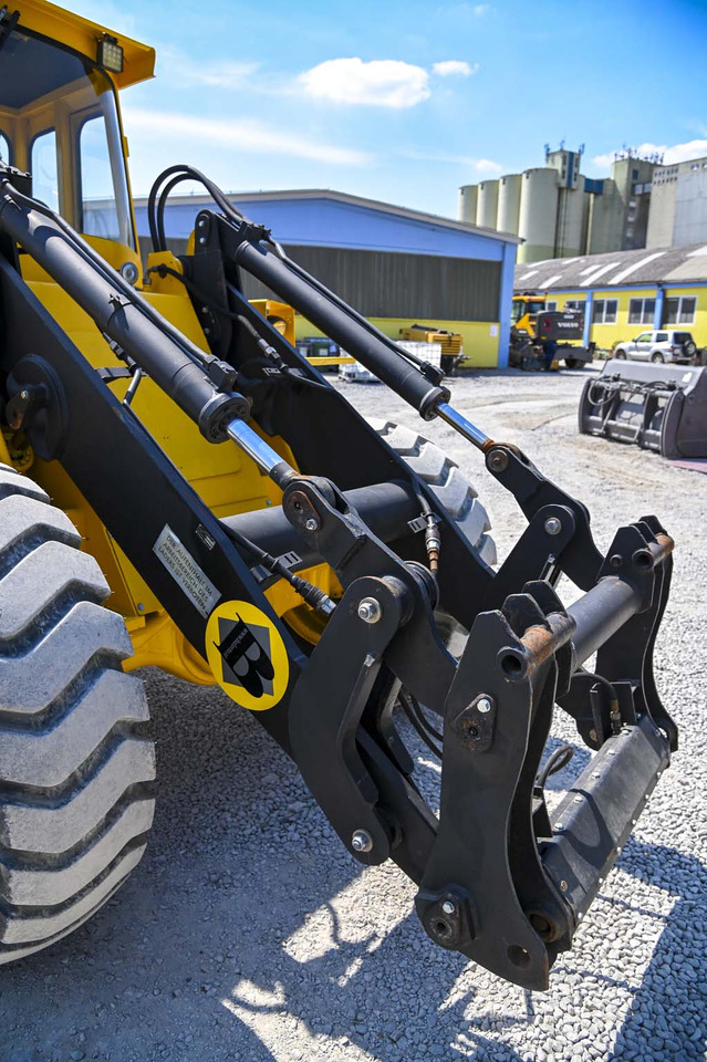 Chargeuse sur pneus VOLVO BM4300