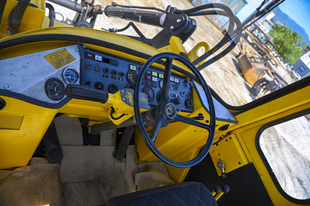 Chargeuse sur pneus VOLVO BM4300