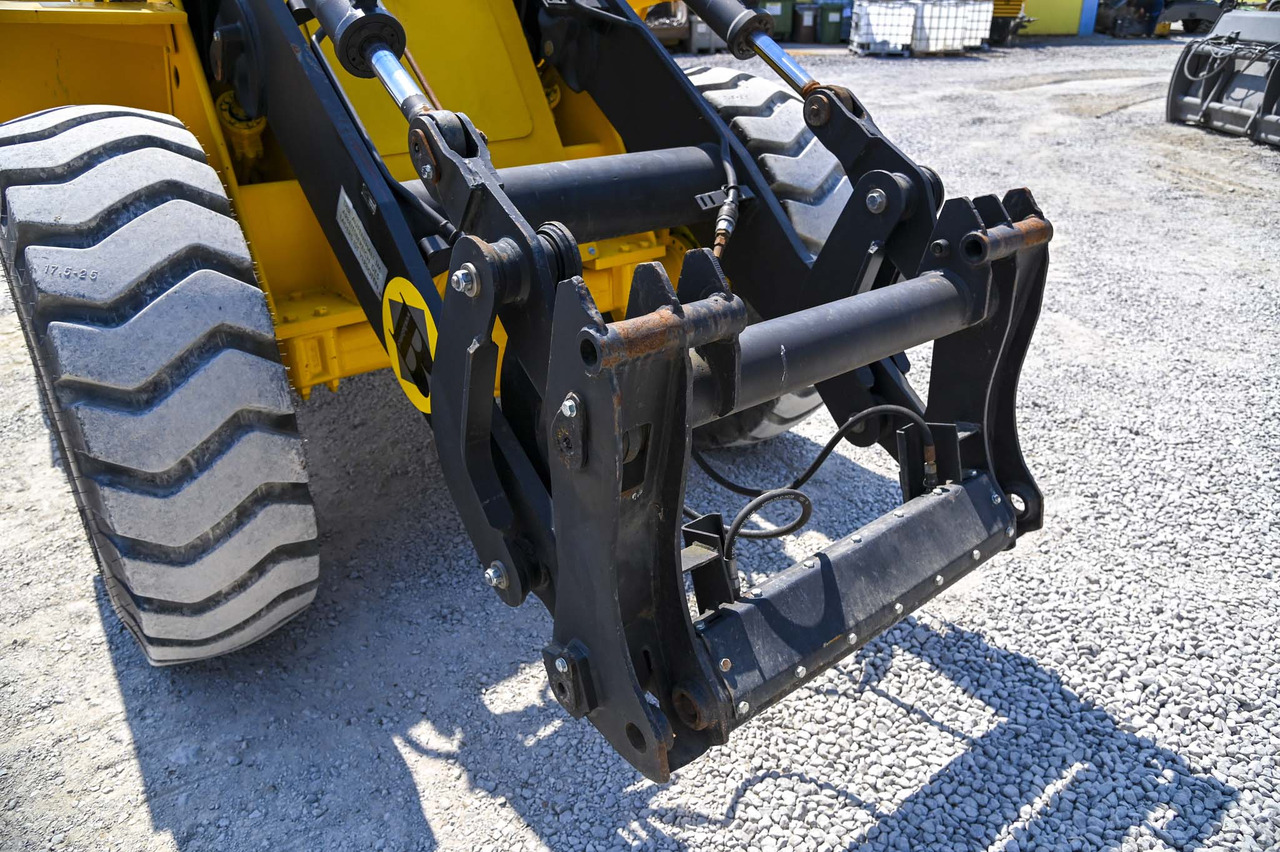 Chargeuse sur pneus VOLVO BM4300