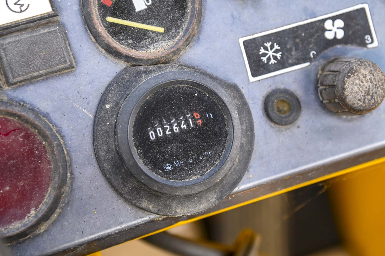 Chargeuse sur pneus VOLVO BM4300