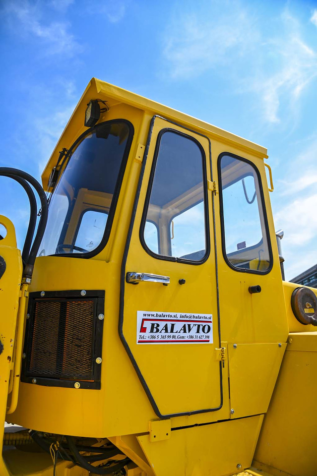 Chargeuse sur pneus VOLVO BM4300