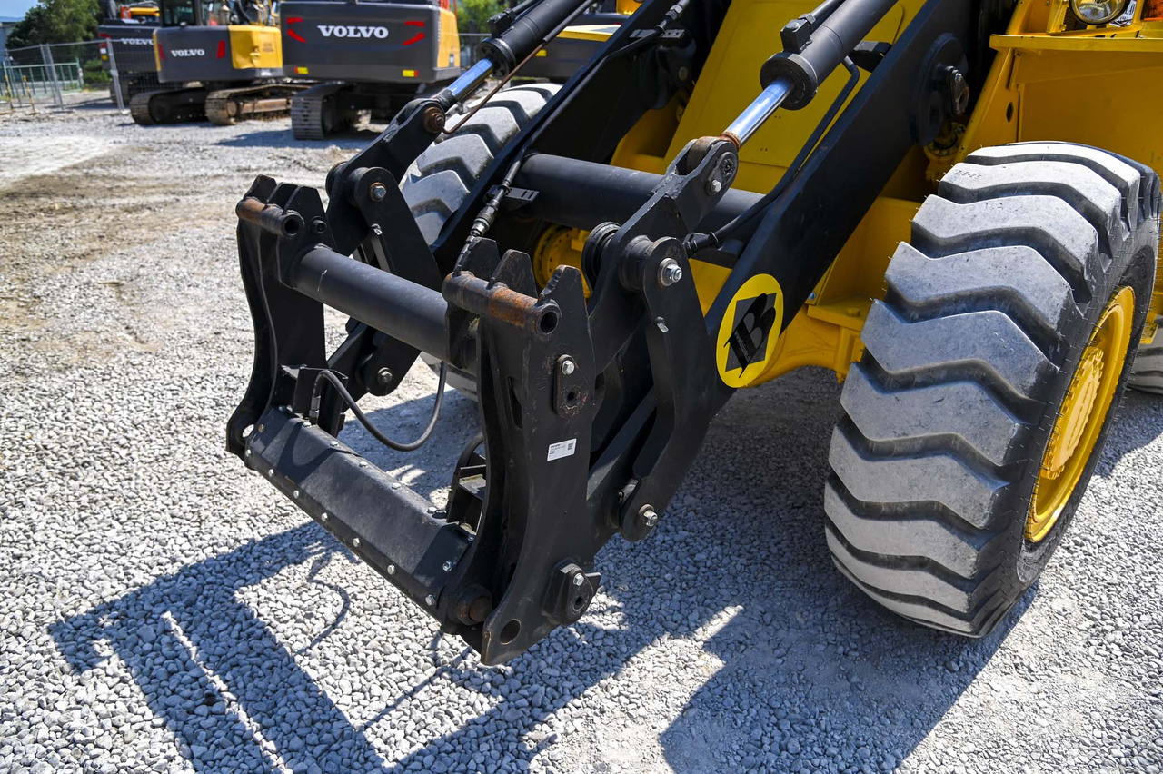 Chargeuse sur pneus VOLVO BM4300