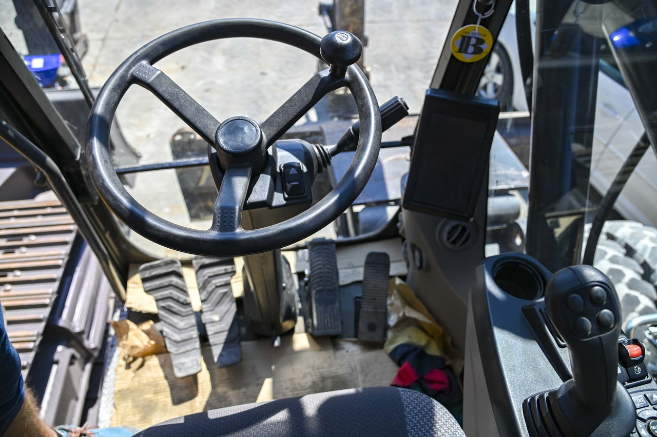 Chargeuse sur pneus VOLVO EWR150E