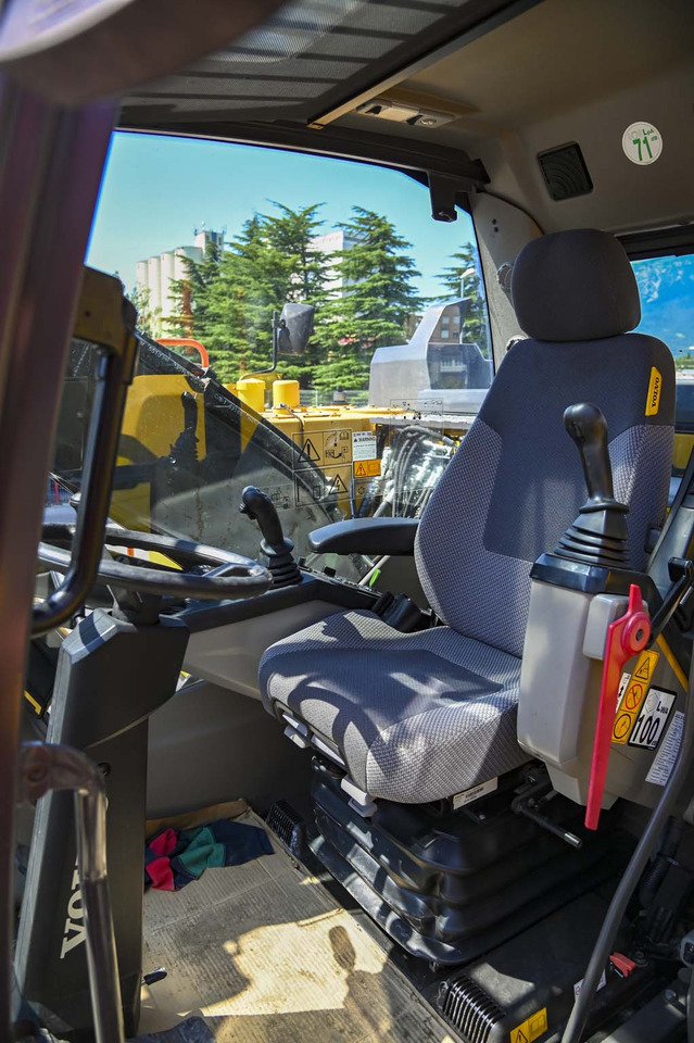 Chargeuse sur pneus VOLVO EWR150E