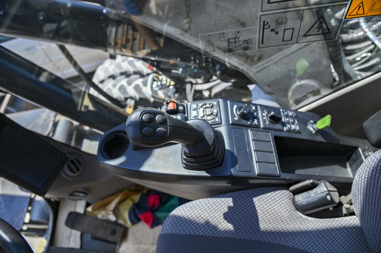 Chargeuse sur pneus VOLVO EWR150E