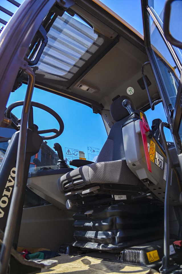 Chargeuse sur pneus VOLVO EWR150E