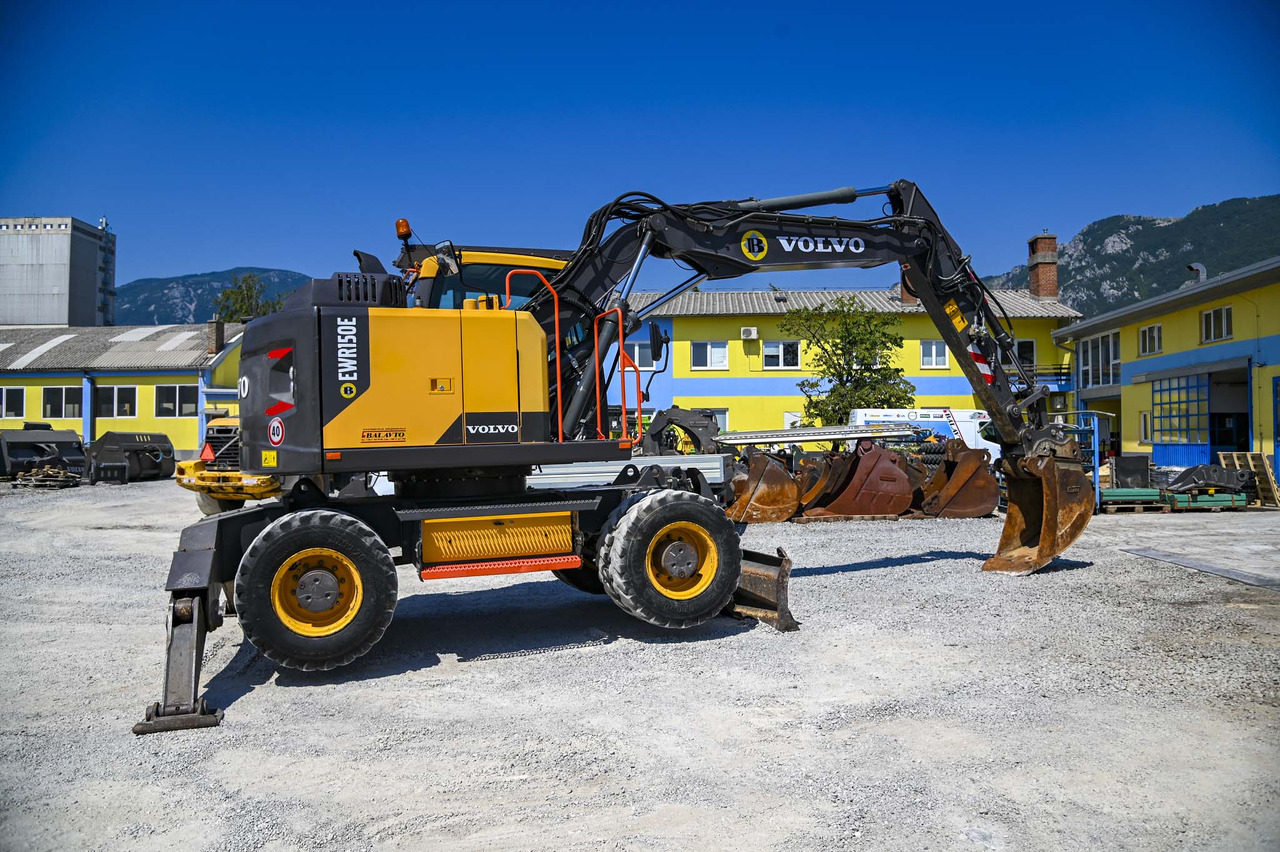 Chargeuse sur pneus VOLVO EWR150E