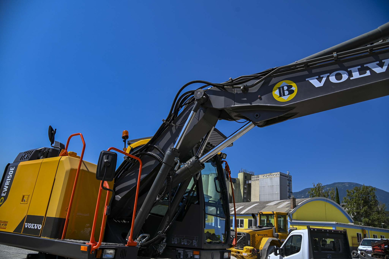 Chargeuse sur pneus VOLVO EWR150E