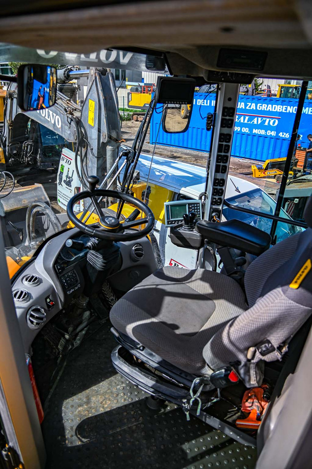 Chargeuse sur pneus VOLVO L180H