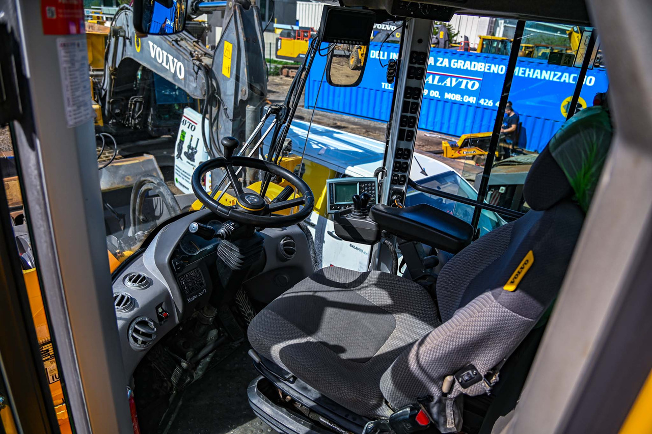 Chargeuse sur pneus VOLVO L180H