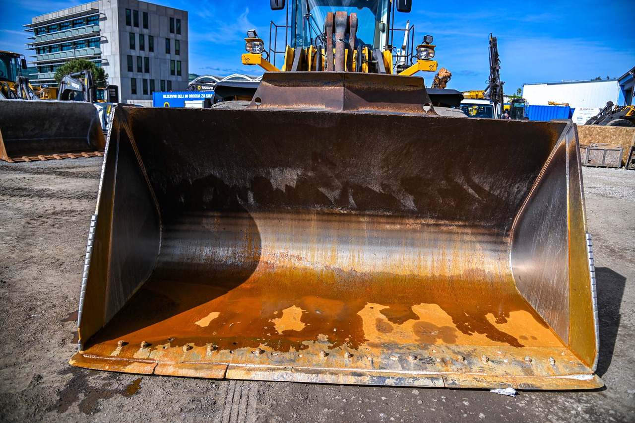 Chargeuse sur pneus VOLVO L180H