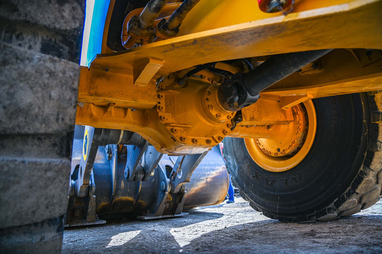 Chargeuse sur pneus VOLVO L180H