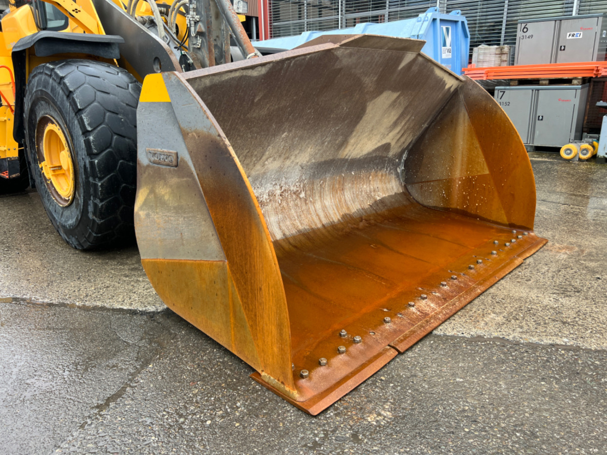 Chargeuse sur pneus VOLVO L180H