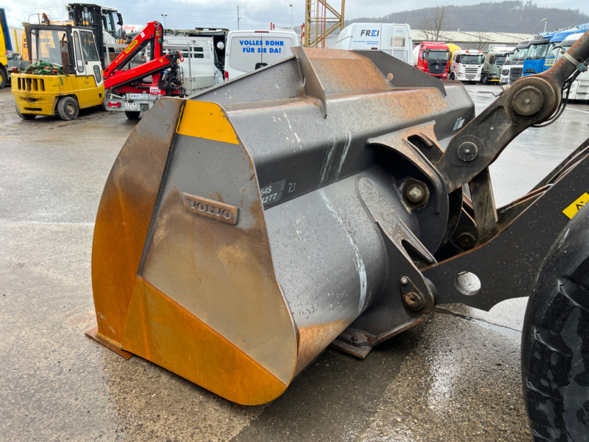 Chargeuse sur pneus VOLVO L180H