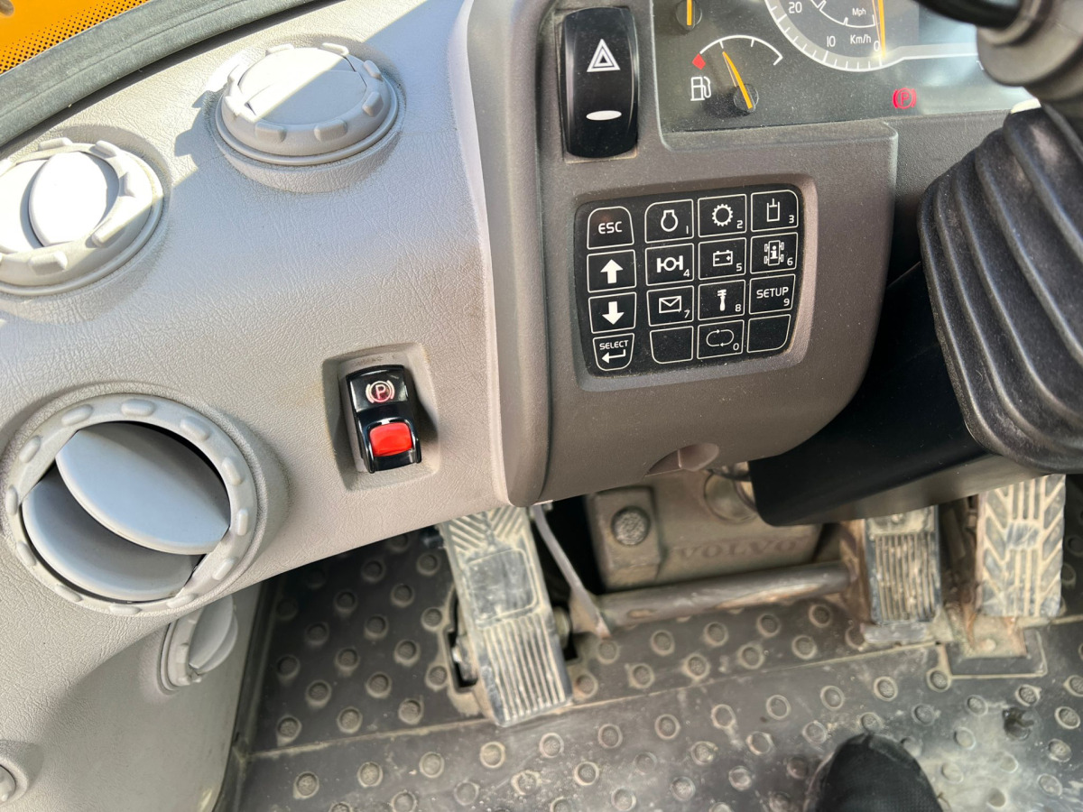 Chargeuse sur pneus VOLVO L180H