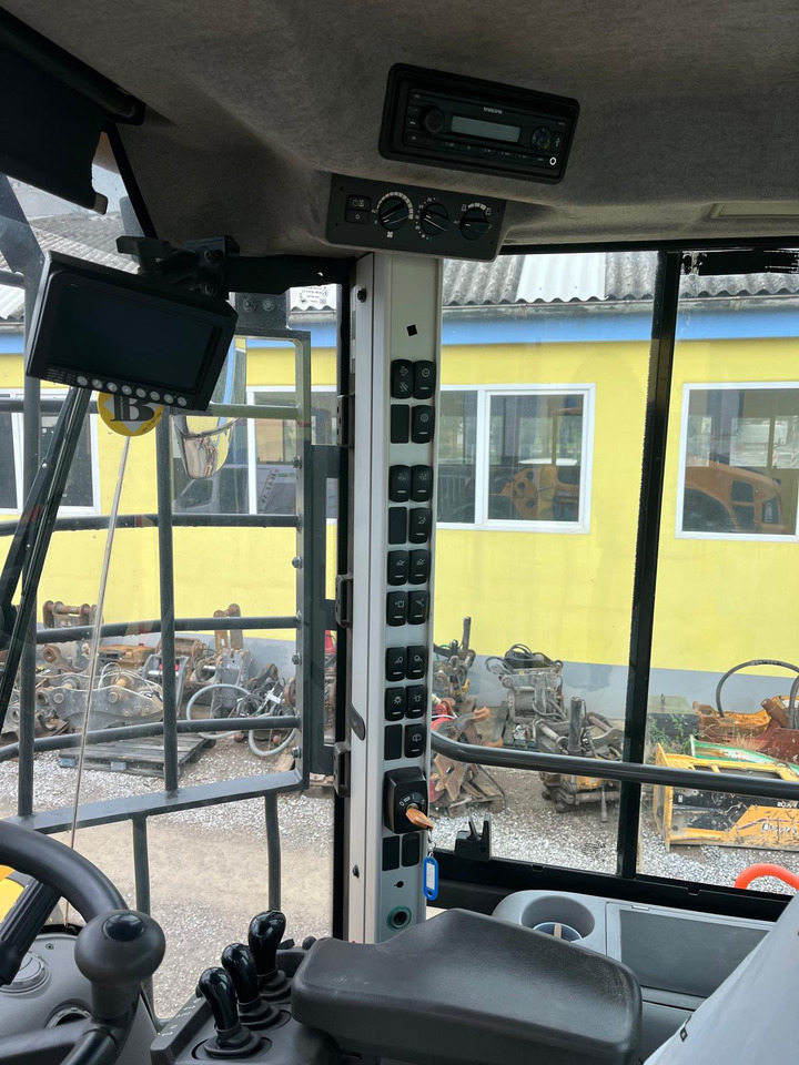 Chargeuse sur pneus VOLVO L220H
