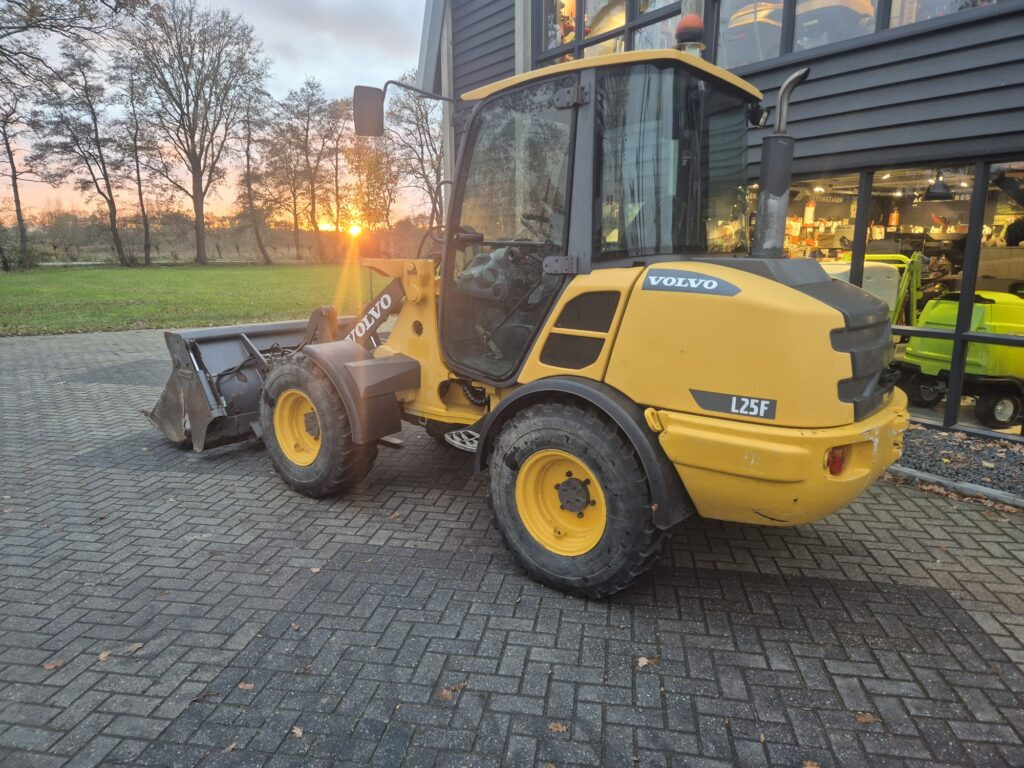 Chargeuse sur pneus VOLVO L25F