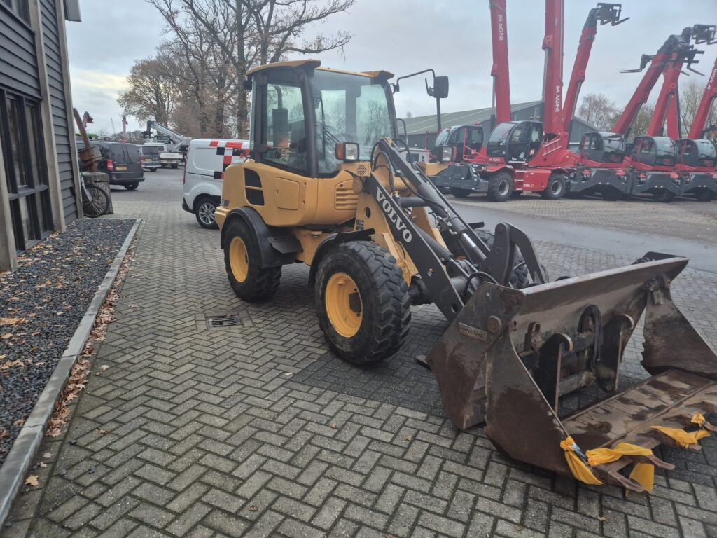 Chargeuse sur pneus VOLVO L25F