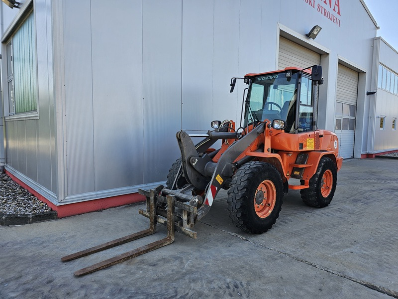 Chargeuse sur pneus VOLVO L30G