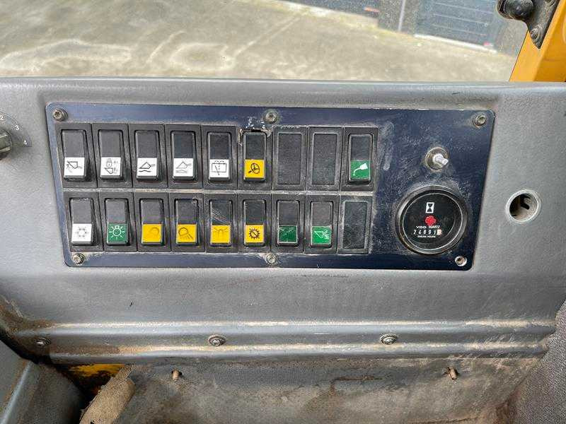 Chargeuse sur pneus VOLVO - L70C - SHOVEL