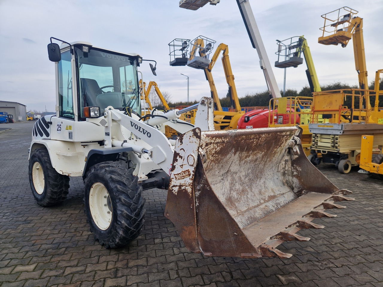 Chargeuse sur pneus VOLVO L 30 B – Z/X