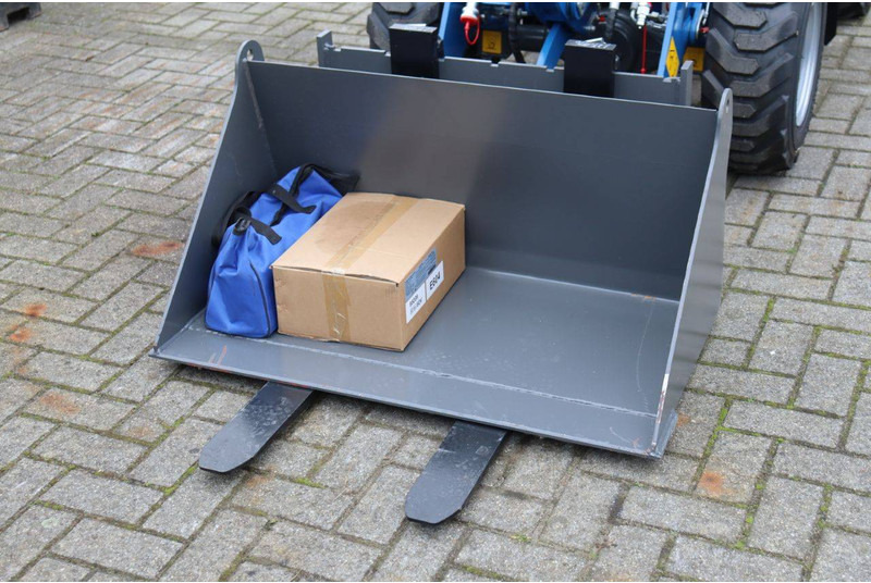 Chargeuse sur pneus V-tech E604