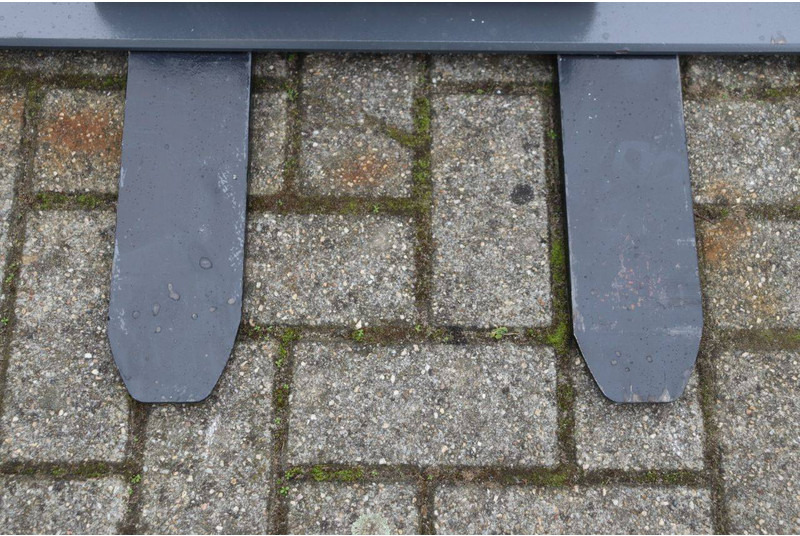 Chargeuse sur pneus V-tech E604