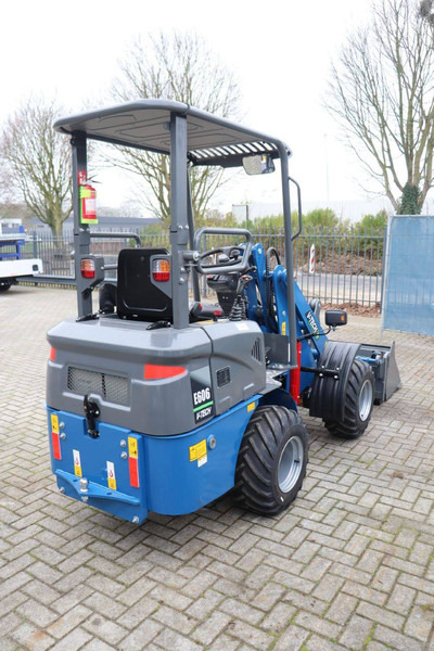 Chargeuse sur pneus V-tech E606