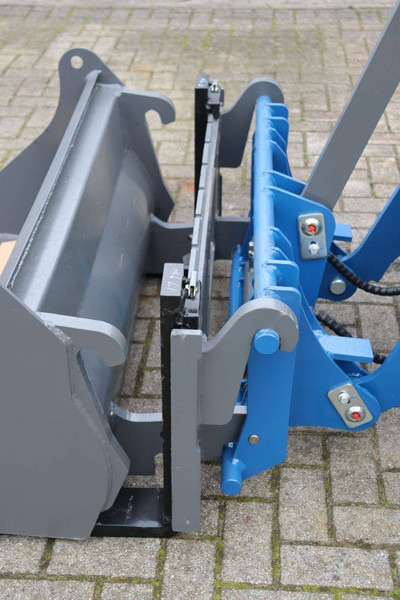 Chargeuse sur pneus V-tech E606