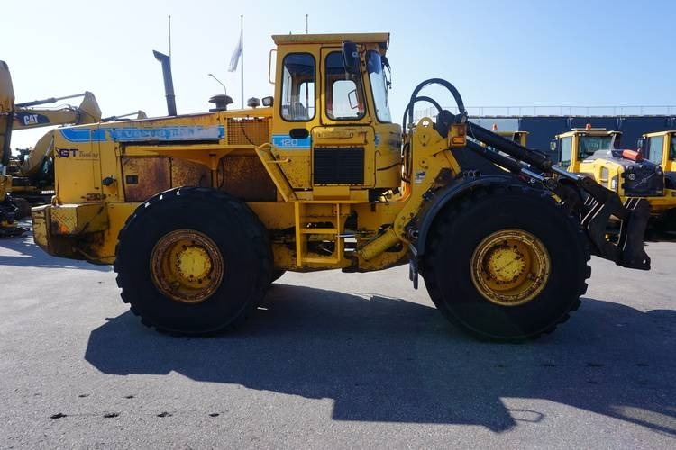 Chargeuse sur pneus Volvo 120