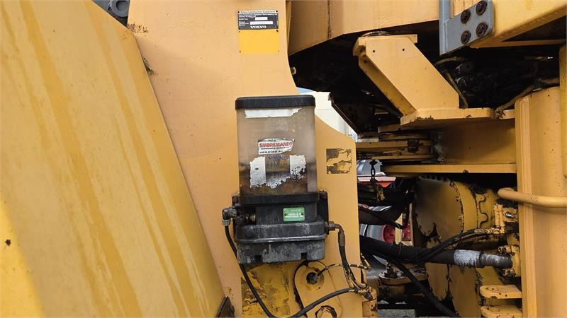 Chargeuse sur pneus Volvo 330D med skovl