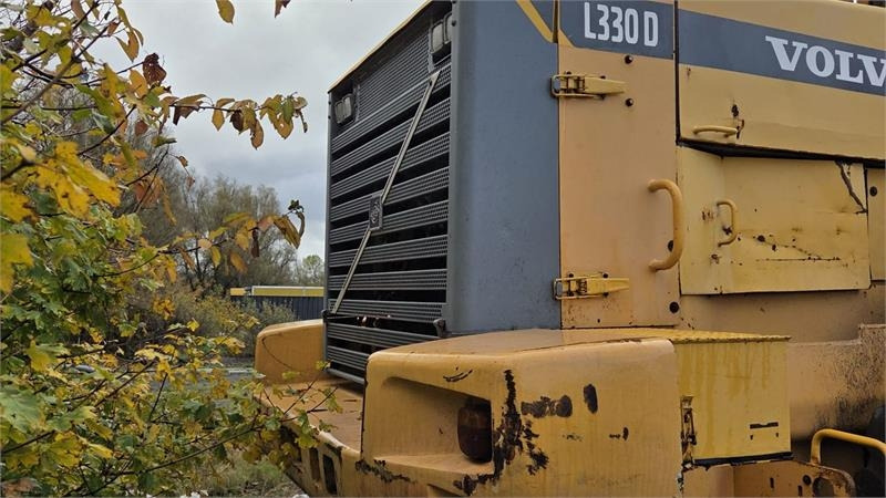 Chargeuse sur pneus Volvo 330D med skovl