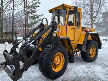 Chargeuse sur pneus Volvo 4200B