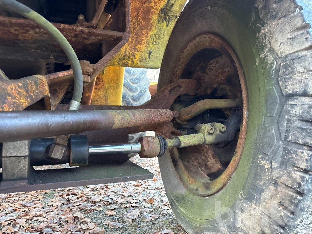 Chargeuse sur pneus Volvo H10 470 bison