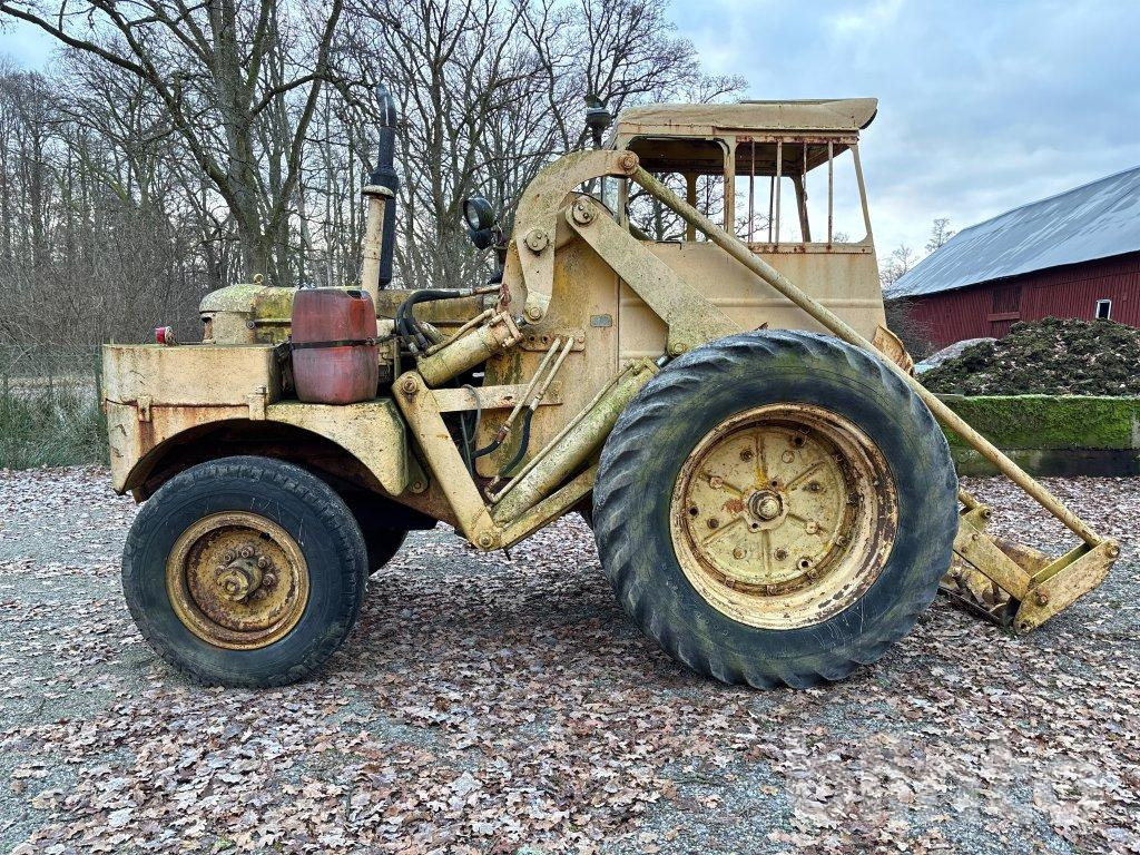 Chargeuse sur pneus Volvo H10 470 bison
