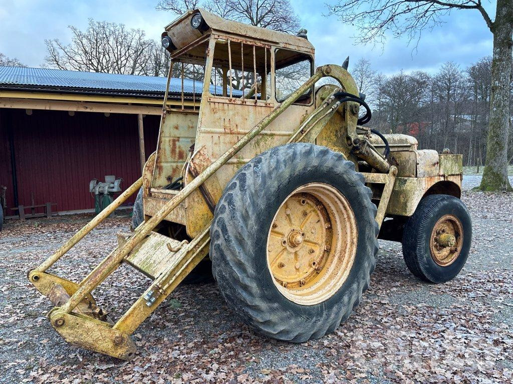 Chargeuse sur pneus Volvo H10 470 bison