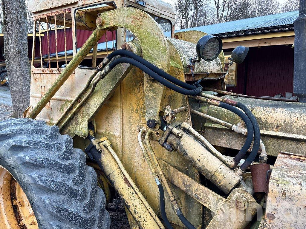 Chargeuse sur pneus Volvo H10 470 bison