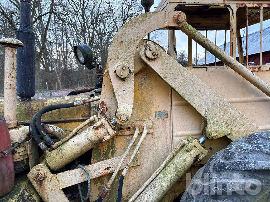 Chargeuse sur pneus Volvo H10 470 bison